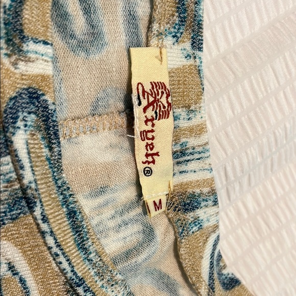 Abstract Patterned Women's Top - Picture 2 of 8